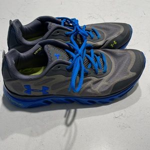 Men’s under armour  tennis shoes size 10.5